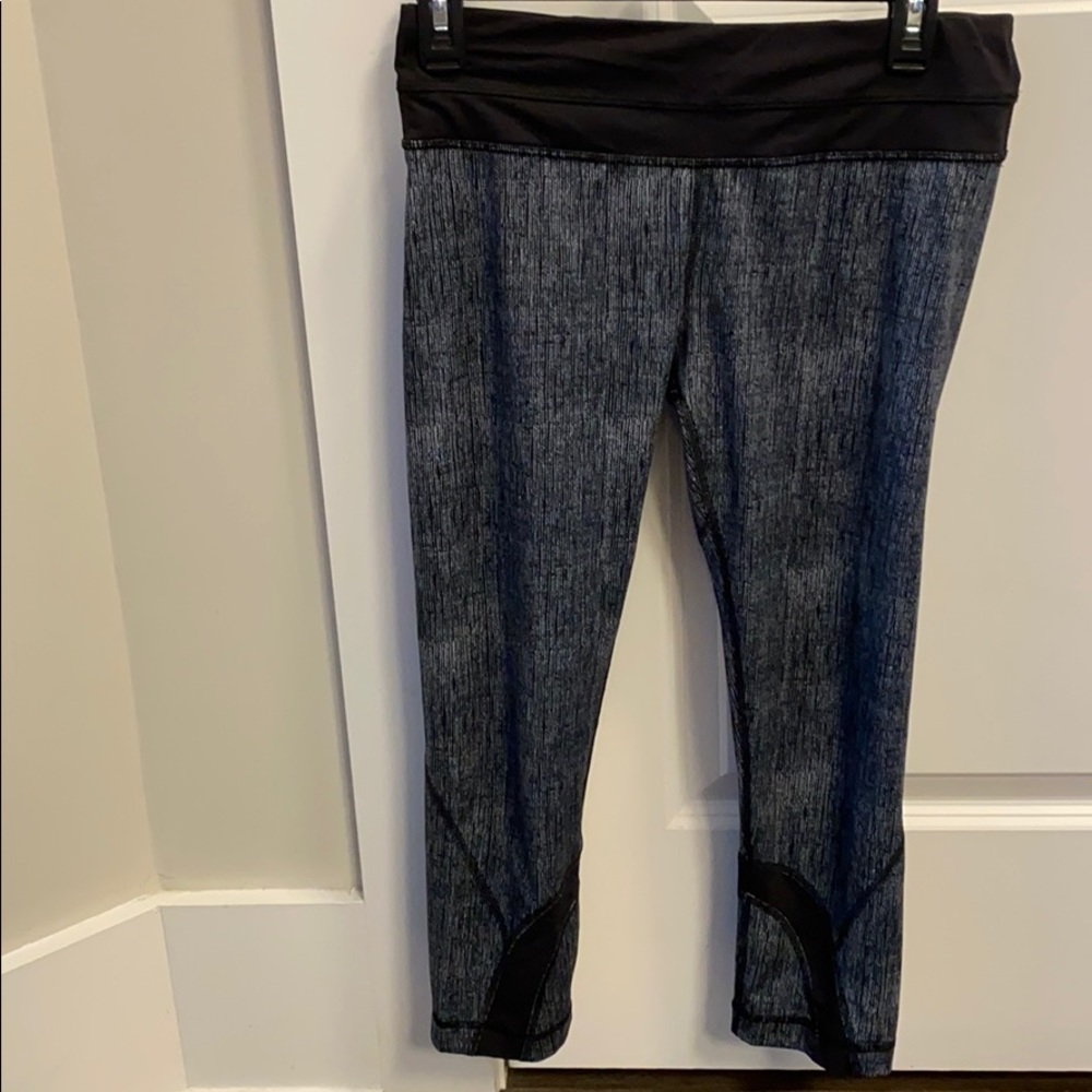 Like new grey pattern lululemon workout leggings
